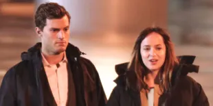 Jamie Dornan - Dakota Johnson Berbagi Kemesraan di Lokasi Syuting