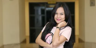 Jamila, Menangis Bisa Duet dengan Mulan Jameela