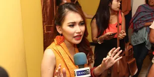 Jamu dan Korset Andalan Ayu Ting Ting Untuk Kembalikan Tubuh