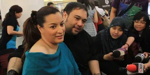 Jane Shalimar Wakili Keluarga Rachmawati Jenguk Korban Bintaro