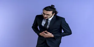 Jangan Anggap Remeh! Duduk Terlalu Lama Bisa Picu Wasir atau Ambeien!