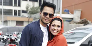 Jauh dari Publikasi, Ternyata Elly Sugigi dan Aher Sudah Resmi Menikah