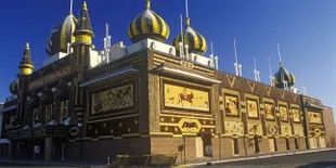 Jelajahi Istana Jagung di Amerika Serikat, Yuk!