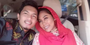 Jelang Menikah, Arif Calon Suami Evi Masamba Pajang Status Galau