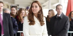 Jelang Persalinan, Kate Middleton Malah Setir Mobil Sendiri