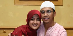 Jelang Tahlil, Istri Uje Masih Menangis Histeris
