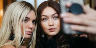Jelang Victoria's Secret Show, Kendall Minta Gendong Gigi Hadid