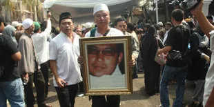 Jenazah Ustad Jeffry Dikebumikan Setelah Salat Jumat