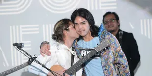 Jenguk Ahmad Dhani di Cipinang, El Rumi Pilih Bungkam - Dul Jaelani Angkat 2 Jari