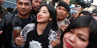 Jenguk Depe, Ibunda Bawa Makanan Kesukaan