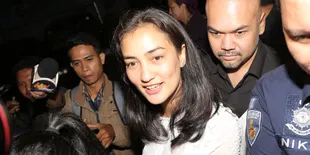 Jenguk Ratna Sarumpaet, Atiqah Hasiholan Sebut Kondisi Kejiwaan Ibunya Menurun