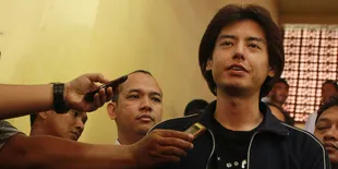 Jenguk Roger Danuarta, Arya Wiguna Numpang Tenar (Lagi)?