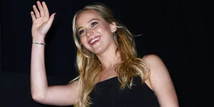 Jennifer Lawrence Ngakak Saat Menulis Naskah Komedi Bareng Teman