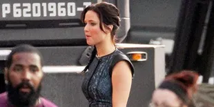 Jennifer Lawrence Tampil Glamor Dalam 'CATCHING FIRE'