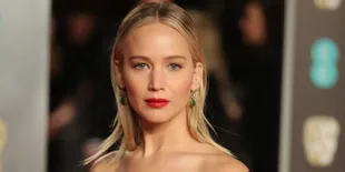 Jennifer Lawrence Tertangkap Gandeng Mesra Pacar Barunya