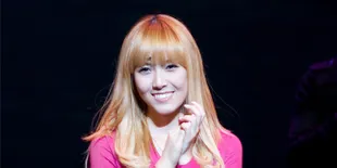 Jessica Girls Generation Lakukan Selca Mirip Kucing