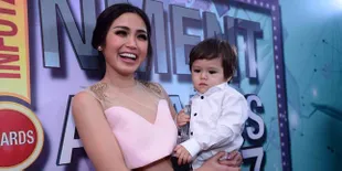 Jessica Iskandar Ajak Baby El Nyoblos ke TPS Dekat Rumah