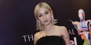 Jessica Iskandar Antar Mama ke Korea untuk Operasi Plastik