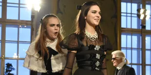 Jika Cara Delevingne - Kendall Jenner 'Ketahuan' Tidur Bareng