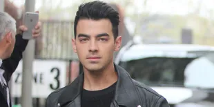 Joe Jonas Ajak Sophie Turner ke Pernikahan Temannya