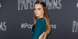 Joget Berlebihan, Pakaian Dalam Cara Delevingne Tertangkap Kamera