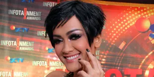 Julia Perez Terharu Masuk Nominasi Festival Film Bandung 2013