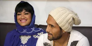 Julia Perez Minta Gaston Bawa Roti Buaya Terbesar di Dunia