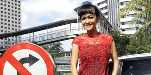 Julia Perez Siap Umrah Dengan Guru Ngaji Yang Tak Mampu