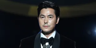 Jung Woo Sung Minta Maaf Saat Speech Kemenangan Film '12:12: THE DAY' di Blue Dragon Film Awards