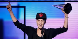 Justin Bieber Hentikan Konser Demi Adzan