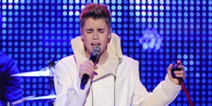 Justin Bieber Tampil Keren di Adidas Neo Musim Gugur