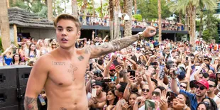 Justin Bieber Tertangkap Tanpa Busana, Ayahnya Malah Bangga