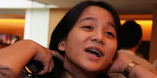 Juwita Bahar Bantah Ibunya Dekat Dengan Tunangan Zaskia Shinta