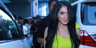 Kakak Angel Karamoy Ungkap Kondisi Adiknya Pasca Perceraian