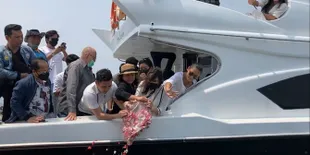 Kakak Ungkap Alasan Keluarga Melarungkan Sebagian Abu Jenazah Laura Anna di Lautan