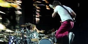 Kaki Matt Bellamy Patah, Muse Batalkan Konser