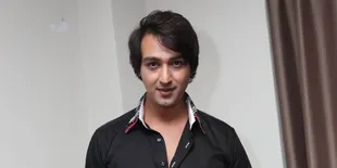 Kalau Tampil Begini, Saurabh Raj Jain Nyaris Tak Dikenali