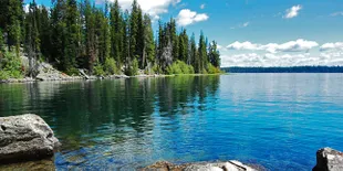 Kalimantan Timur Punya Danau Dua Rasa!