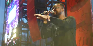 Kamga 'Dekat' Jadi Backing Vokal Maliq &#38; D'essentials di Road To Soundrenaline 2019