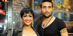 Kangen, Jupe Hanya Bisa Ber-Skype Dengan Gaston