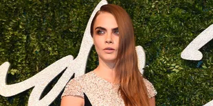 Kardashian - Cara Delevingne - Miley Cyrus Digabung, Jadi Aneh!