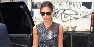 Ke Afrika, Victoria Beckham Mendadak 'Jualan' Baju