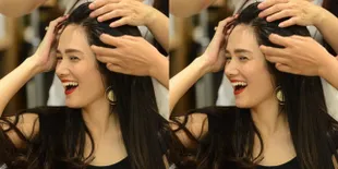 Ke Salon Bareng Anak, Mulan Lakukan Perawatan Rambut Sederhana