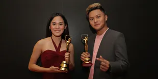 Kebahagiaan Sheryl Sheinafia dan Rizky Febian Membawa Pulang Piala AMI awards 2018