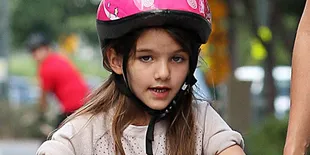 Kecantikan Suri Cruise Picu Kekhawatiran Wali Murid