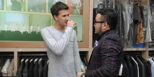 Kecelakaan Mobil, Tangan Kanan Stuart Collin Patah