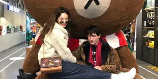 Kejutan! Claudia Kim &#38; Ezra Miller Nonton 'FANTASTIC BEASTS 2' di Bioskop Korea