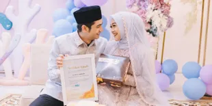 Kejutan Teuku Ryan untuk Ria Ricis di Acara Aqiqah Baby R, Dandani Kambing Korban Pakai Jilbab hingga Lipstick