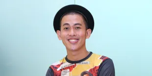 Keluar dari Tema Cinta, Budi Doremi Usung Pesan Kemanusiaan Lewat Single 'Melukis Senja'