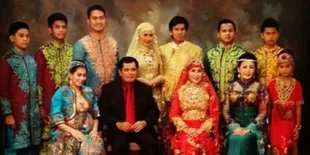 Keluarga Nurdin Halid dalam Balutan Baju Adat, Megah &#38; Indah